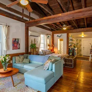 https://stella-blue-a.top-hotels-in-savannah.com